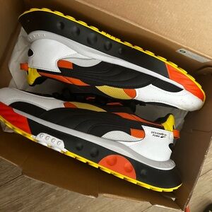 Pumas size 11